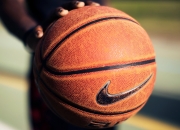 开云-恩比德狂砍50+20！篮网鏖战独行侠，76人核心上演内线统治秀