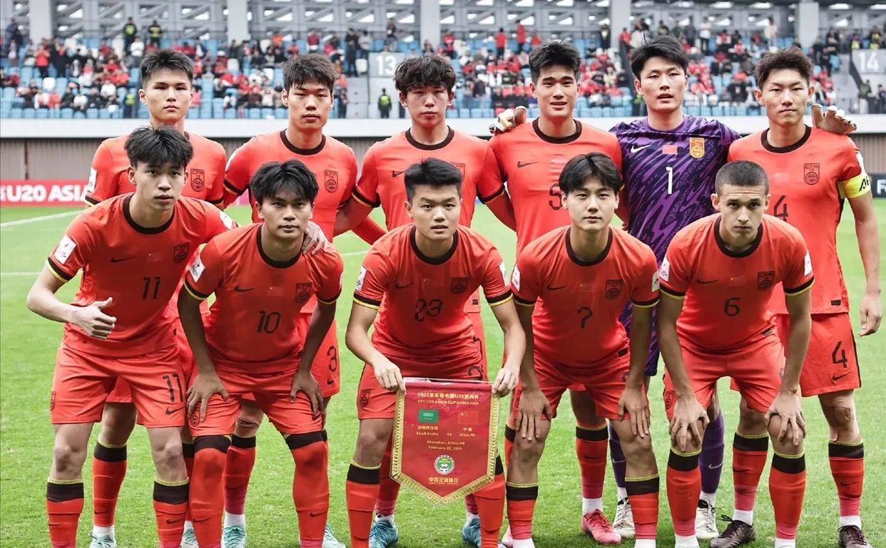 紧张比赛！球队团结一心奋力作战