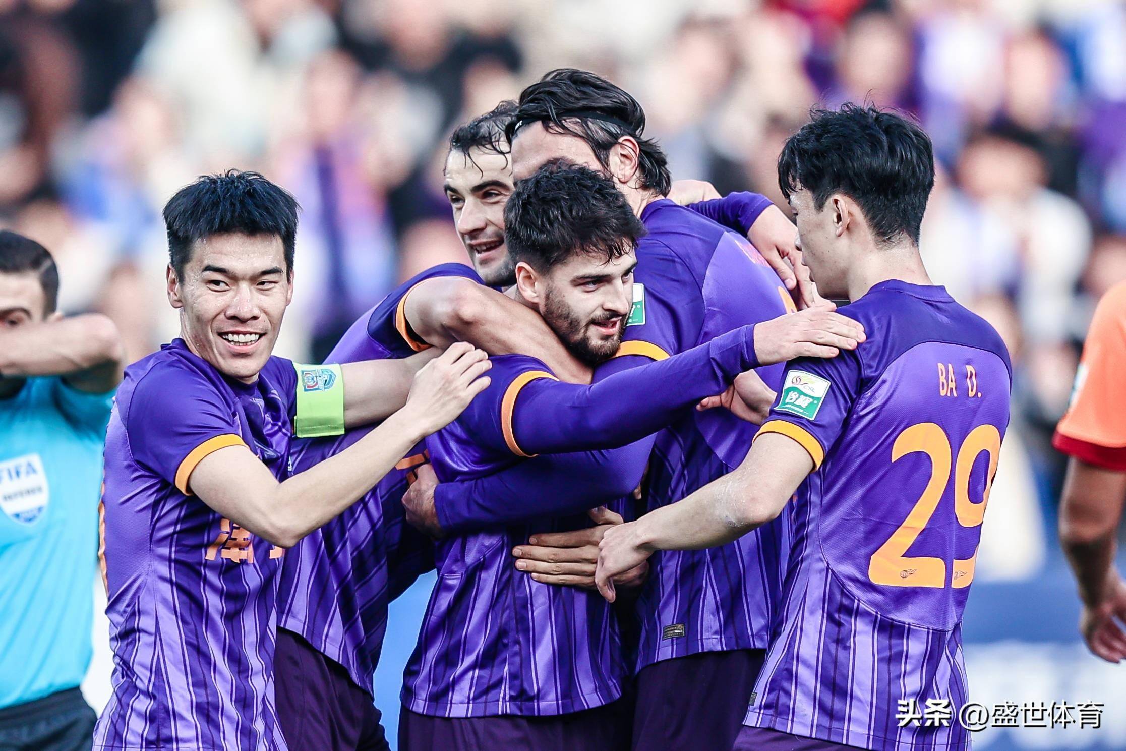 关于富力主场横扫申花，取得连胜的信息