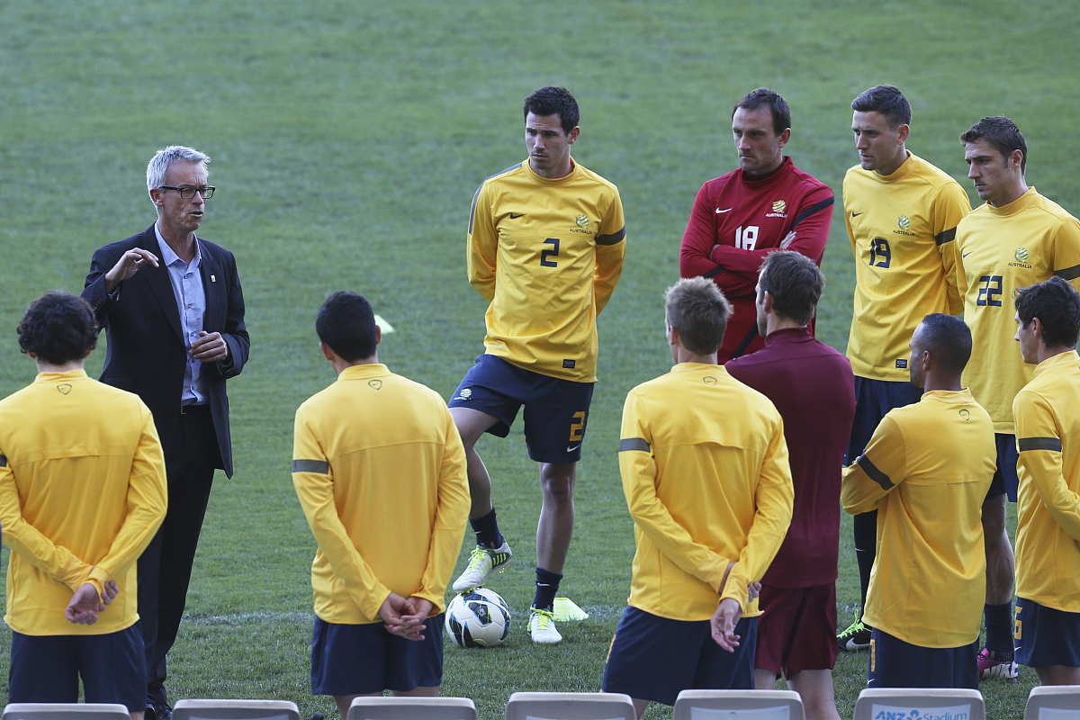 包含战术风格明显不同，球队成绩均呈上升趋势的词条