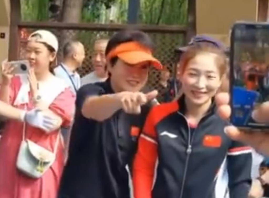 人气爆棚！队伍人气高涨勇夺冠军的简单介绍