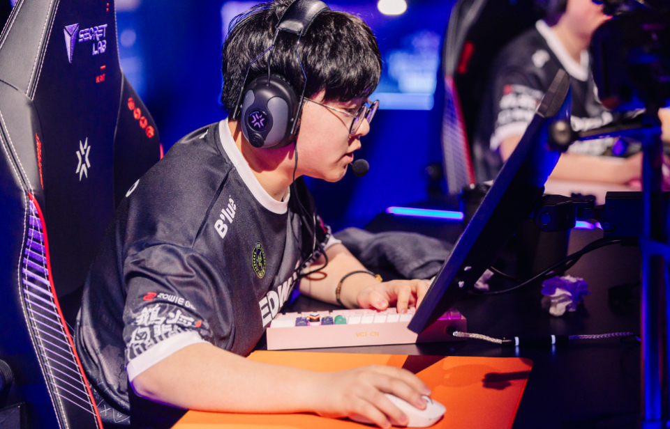 关于EDG轻取葡萄牙,Deft完成史诗逆转鏖战多局四强赛,成为赛场最大亮点的信息 关于EDG轻取葡萄牙,Deft完成史诗逆转鏖战多局四强赛,成为赛场最大亮点的信息