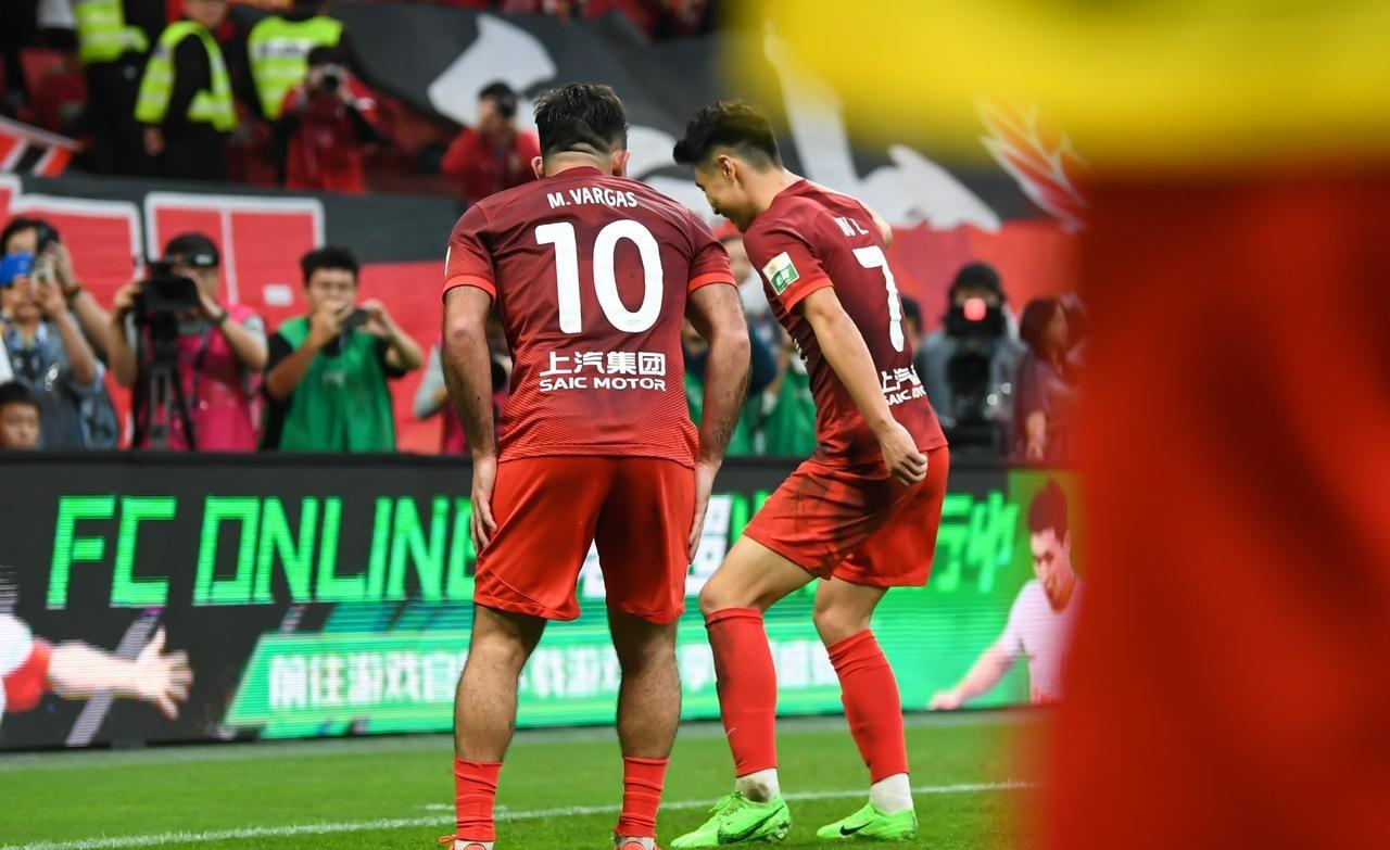 中国队逆转奥地利队，奥恰洛夫统治全场