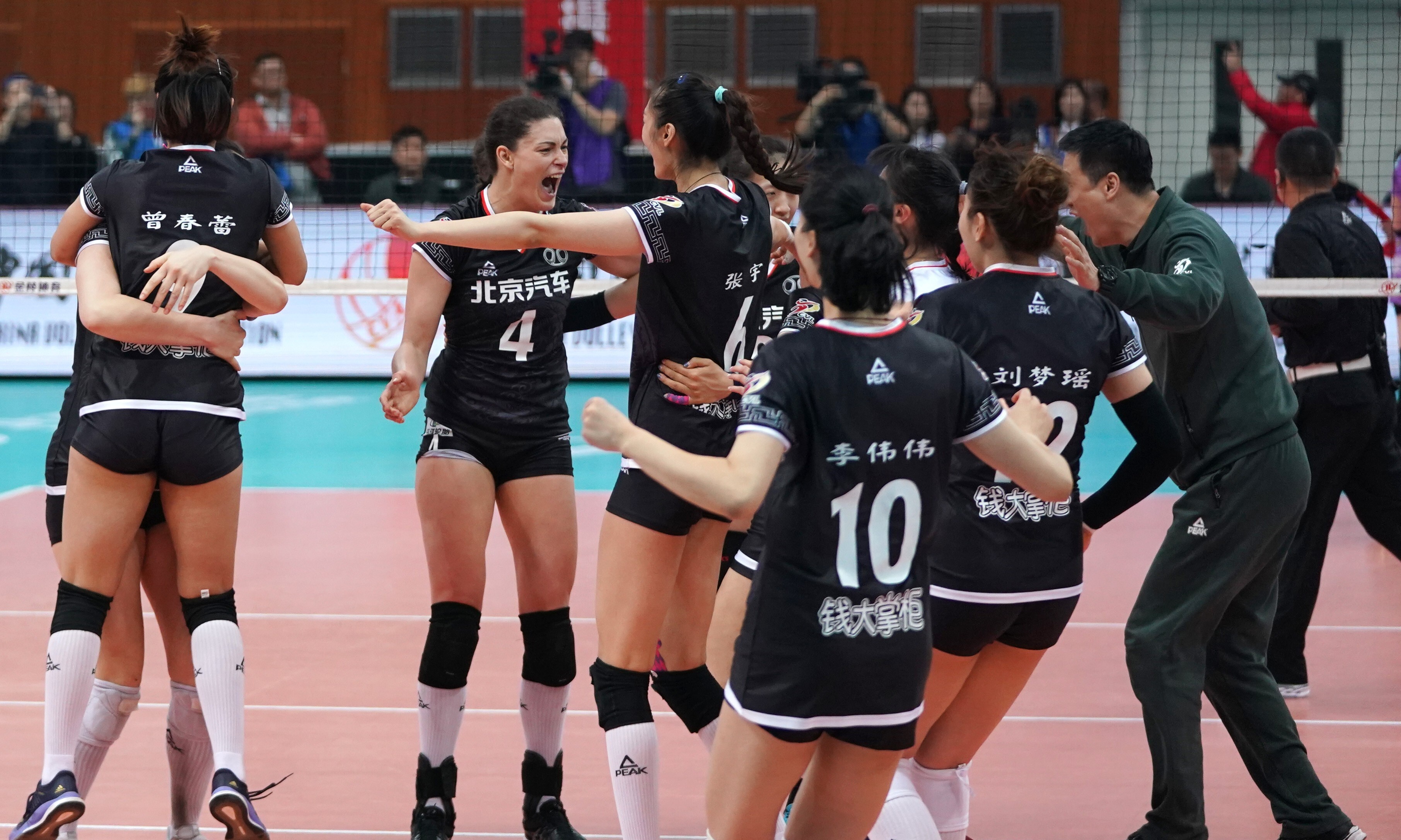 北京队完胜山东队，克莱带队取胜