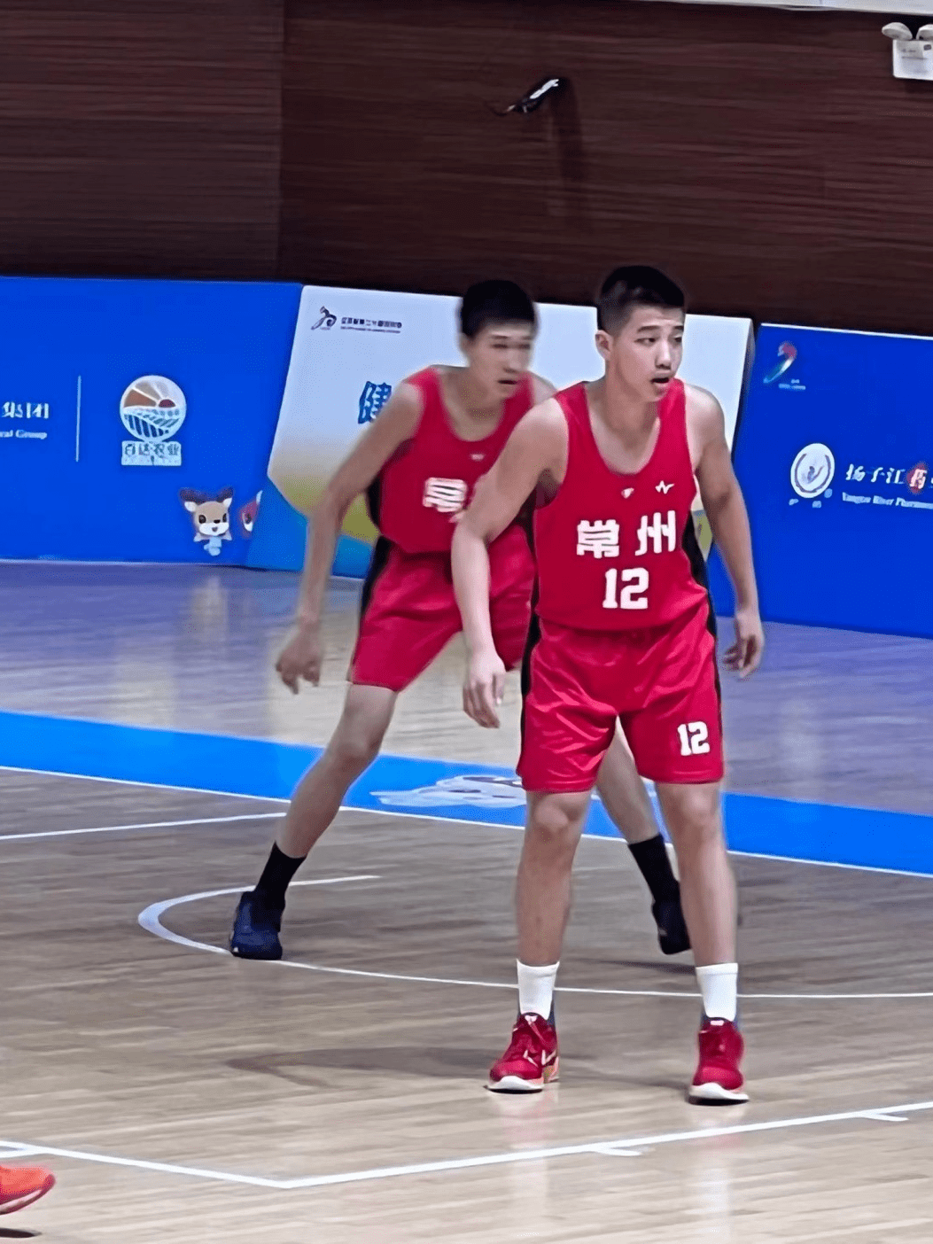 甘肃男篮全队备战集训,主教练组织策略战术研讨 甘肃男篮全队备战集训,主教练组织策略战术研讨