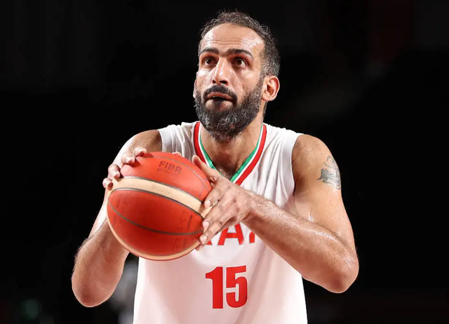 甘肃男篮全队备战集训,主教练组织策略战术研讨 甘肃男篮全队备战集训,主教练组织策略战术研讨