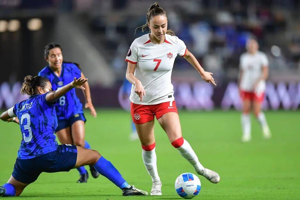 加拿大女足队抢眼表现获得赞誉 加拿大女足队抢眼表现获得赞誉