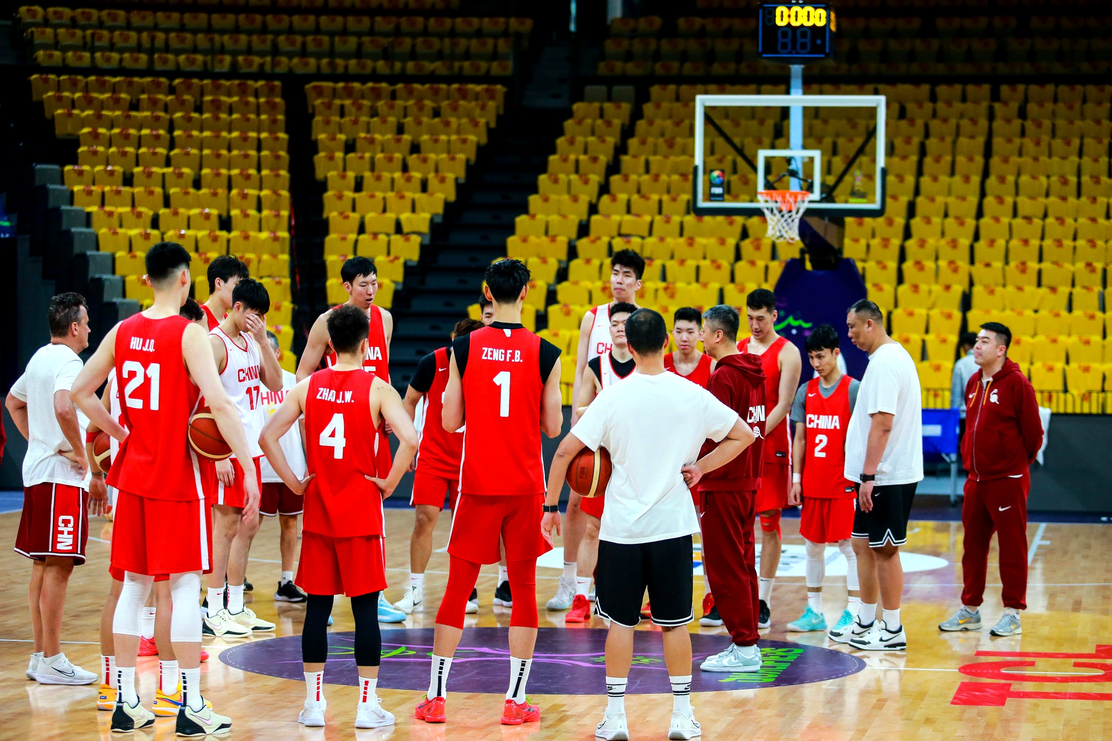 快船翻盘天津队,王哲林统治全场 快船翻盘天津队,王哲林统治全场