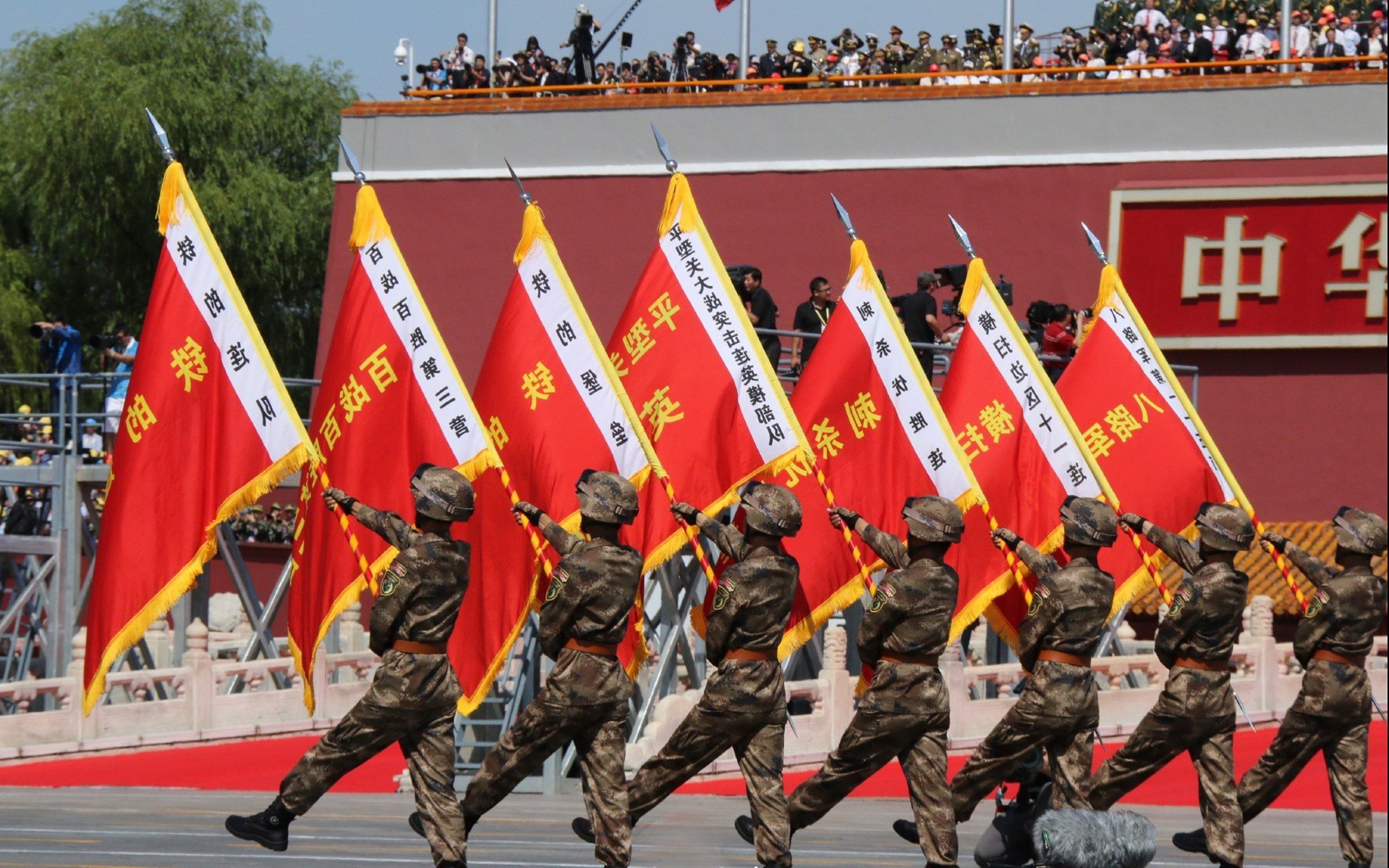 伯纳乌暗夜亮银枪，本泽马用一场碾压式表演，写下国家德比教科书