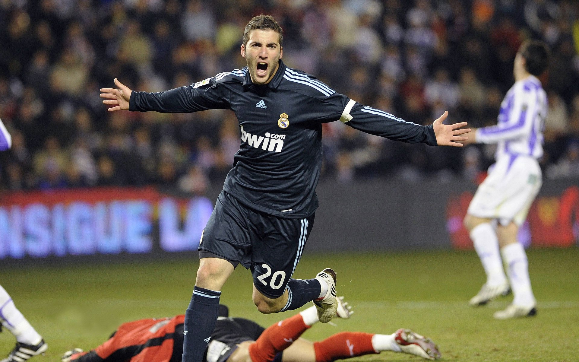 数据阴谋论，当欧冠决赛的德国队被里昂1-0改写历史—黄喜灿如何接管了一场不存在的高维足球