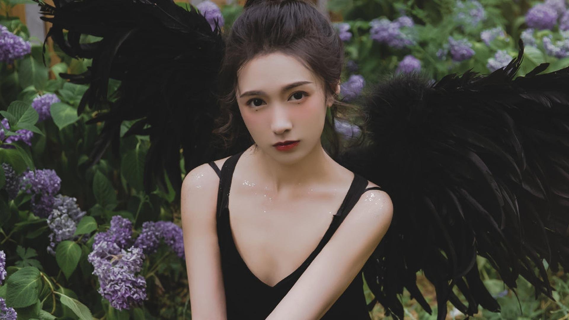 让我们先来构思几个不同角度的标题,再选择一个最打动我的方向展开全文