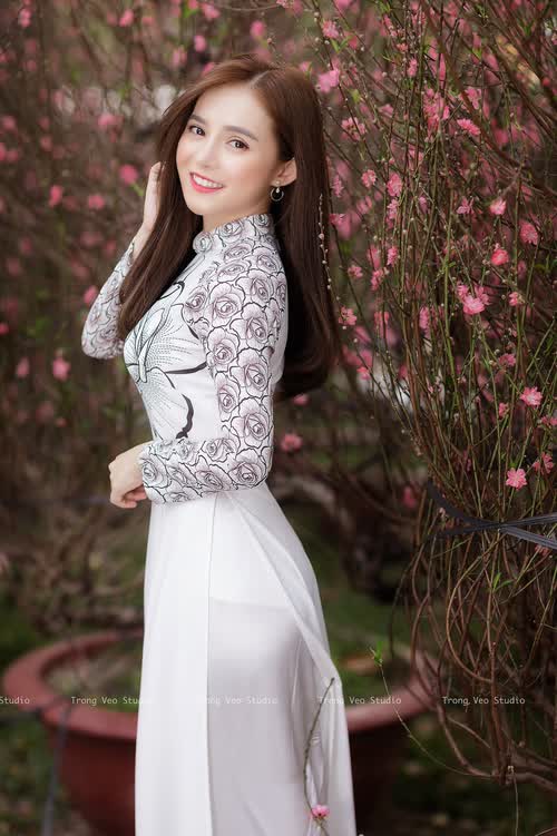 这是一个非常有戏剧性的命题。为了体现唯一性,我们不能只写一场普通的比赛,而是要赋予这场比赛一种宿命感与历史转折点的意义
